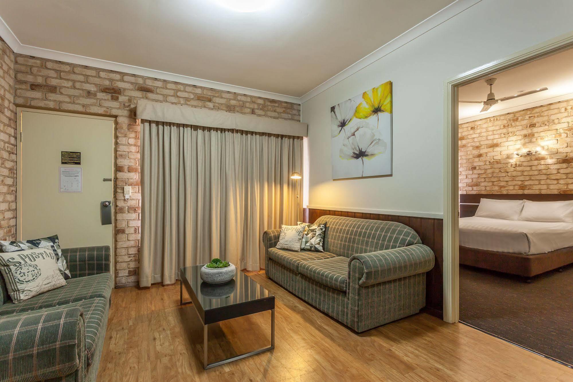 Highlander Motor Inn Тувумба Екстер'єр фото