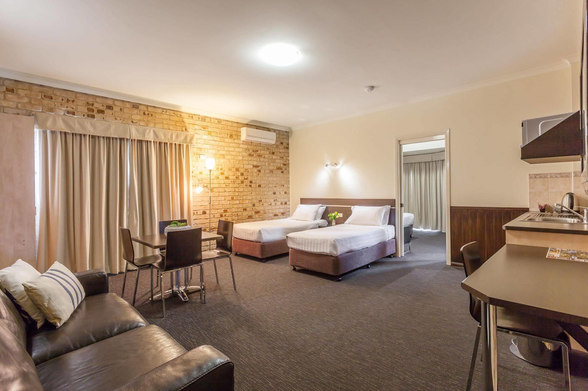 Highlander Motor Inn Тувумба Екстер'єр фото