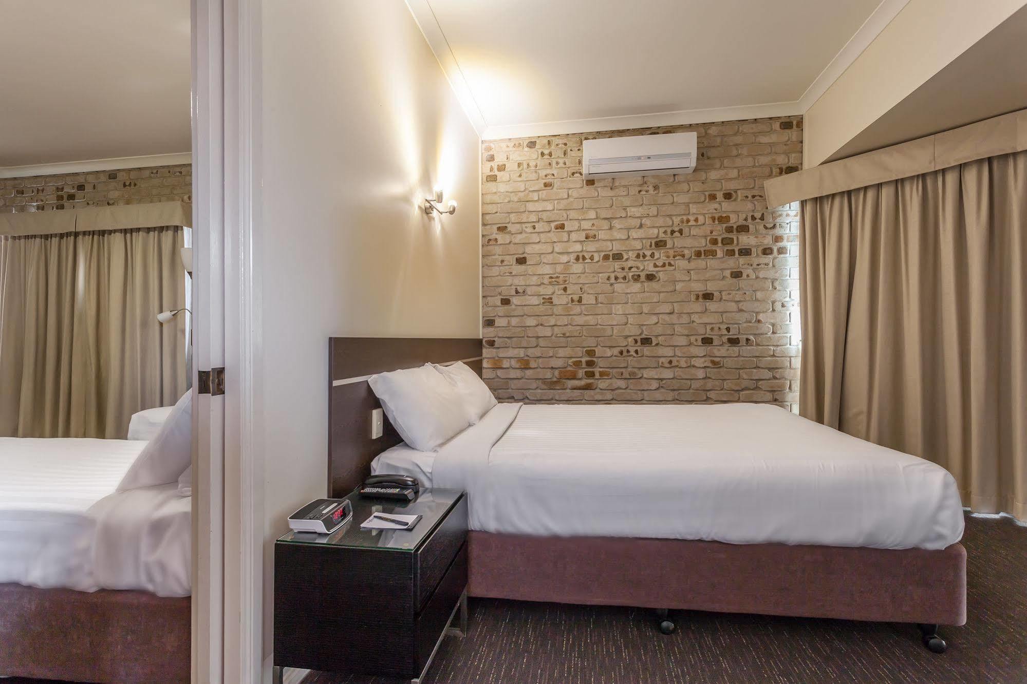 Highlander Motor Inn Тувумба Екстер'єр фото
