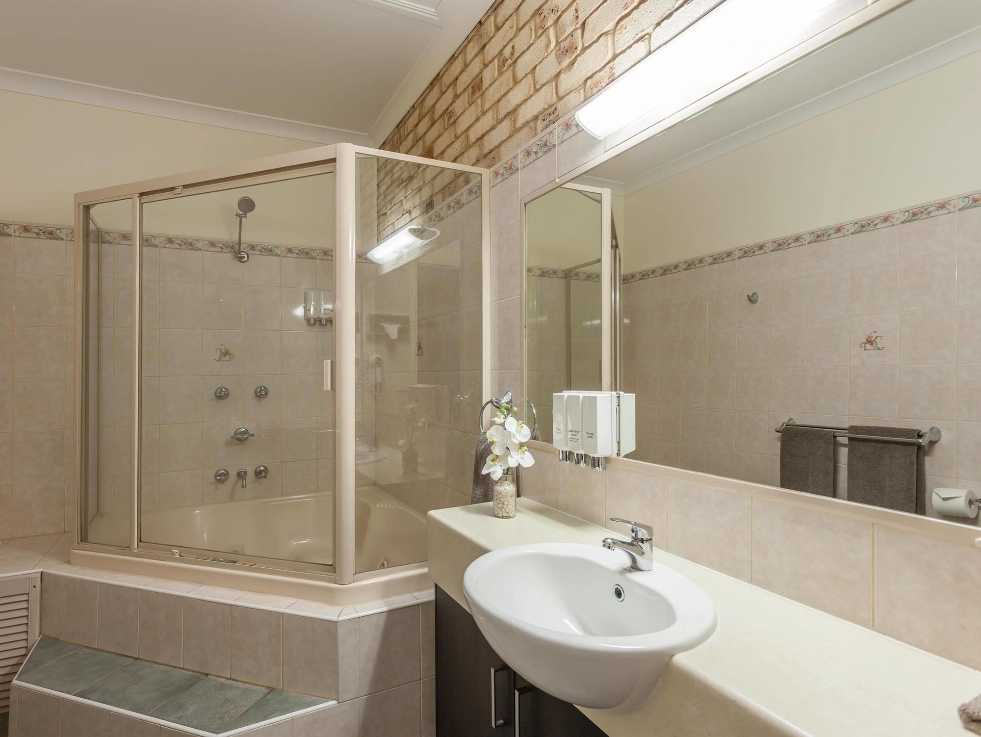 Highlander Motor Inn Тувумба Екстер'єр фото